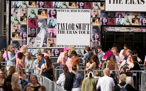 Zehntausende Fans kamen zum ersten Konzert von Taylor Swift. - Foto: Alastair Grant/AP/dpa