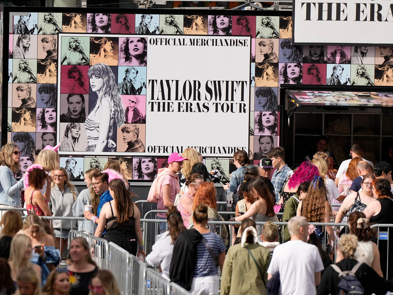 Zehntausende Fans kamen zum ersten Konzert von Taylor Swift. - Foto: Alastair Grant/AP/dpa
