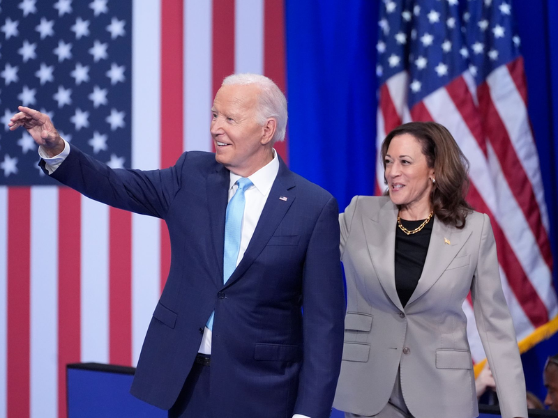 US-Präsident Joe Biden und seine Stellvertreterin Kamala Harris bei einem gemeinsamen Auftritt im Bundesstaat Maryland. - Foto: Stephanie Scarbrough/AP/dpa