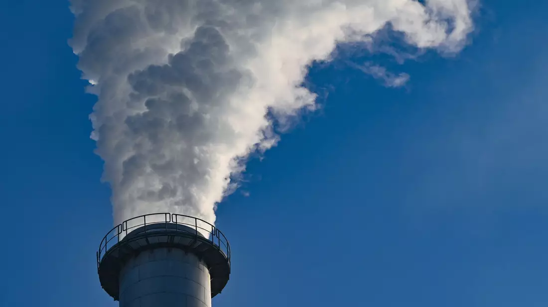 Größter Emittent von Treibhausgasen war 2023 der Baustoffkonzern Heidelberg Materials, gefolgt vom Energieunternehmen RWE und dem Chemiekonzern BASF. (Symbolbild) - Bild: Patrick Pleul/dpa