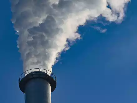 Größter Emittent von Treibhausgasen war 2023 der Baustoffkonzern Heidelberg Materials, gefolgt vom Energieunternehmen RWE und dem Chemiekonzern BASF. (Symbolbild) - Foto: Patrick Pleul/dpa