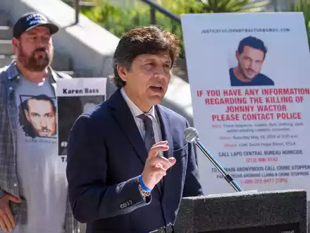 Johnny Wactor wurde nachts in Los Angels auf der Straße erschossen. - Foto: Damian Dovarganes/AP/dpa