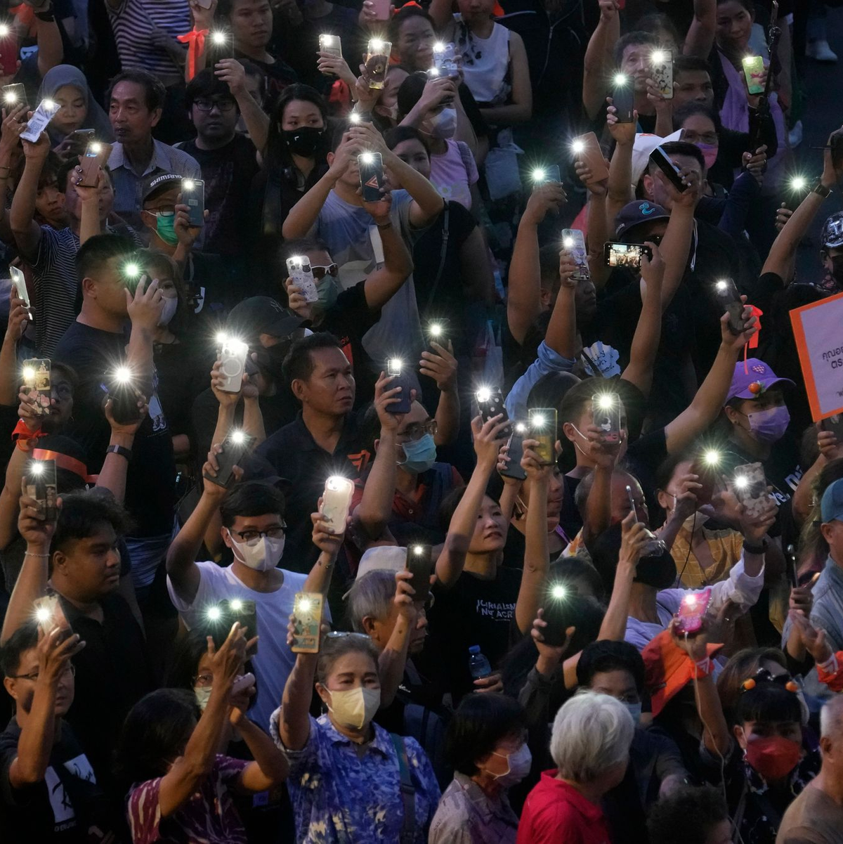 Der Druck auf die Ministerpräsidentin war zuletzt immer mehr gewachsen. (Archivbild) - Foto: Sakchai Lalit/AP/dpa