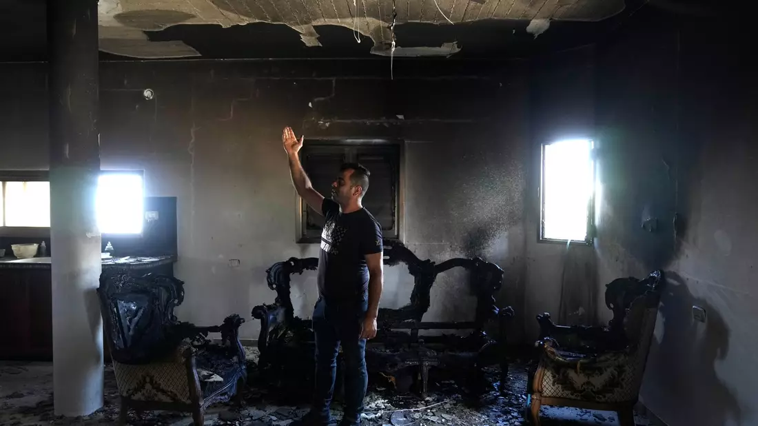 Militante Siedler stecken in Dschit bei Nablus Häuser und Autos in Brand, ein Palästinenser stirbt durch Schüsse in die Brust. (Archivbild) - Bild: Nasser Nasser/AP