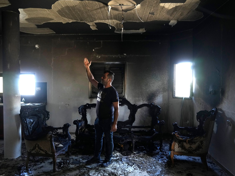 Militante Siedler stecken in Dschit bei Nablus Häuser und Autos in Brand, ein Palästinenser stirbt durch Schüsse in die Brust. (Archivbild) - Foto: Nasser Nasser/AP