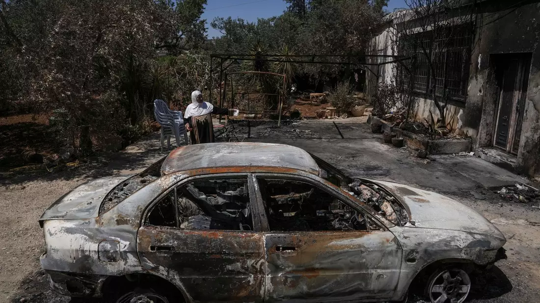 Militante Siedler stecken in Dschit bei Nablus Häuser und Autos in Brand, ein Palästinenser stirbt durch Schüsse in die Brust. (Archivbild) - Bild: Mahmoud Illean/AP/dpa
