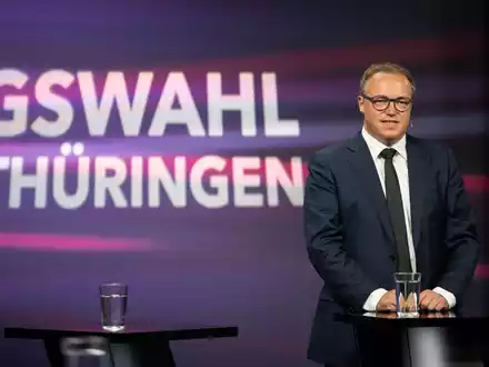 Nach einer TV-Runde fordert Thüringens CDU-Spitzenkandidat Mario Voigt von der Wagenknecht-Partei eine Erklärung zum Umgang mit der AfD. - Foto: Jacob Schröter/dpa
