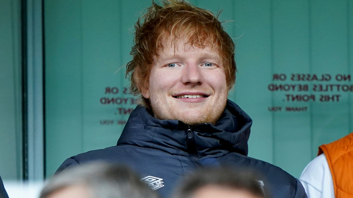 Ed Sheeran ist häufig bei Spielen seines Lieblingsvereins. - Foto: Joe Giddens/PA/dpa