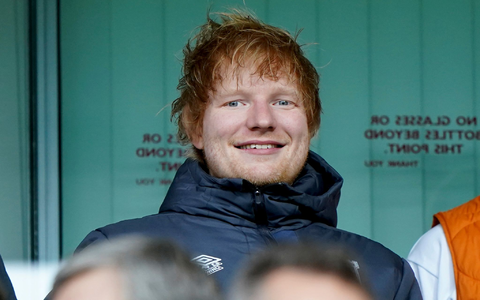 Ed Sheeran ist häufig bei Spielen seines Lieblingsvereins. - Foto: Joe Giddens/PA/dpa