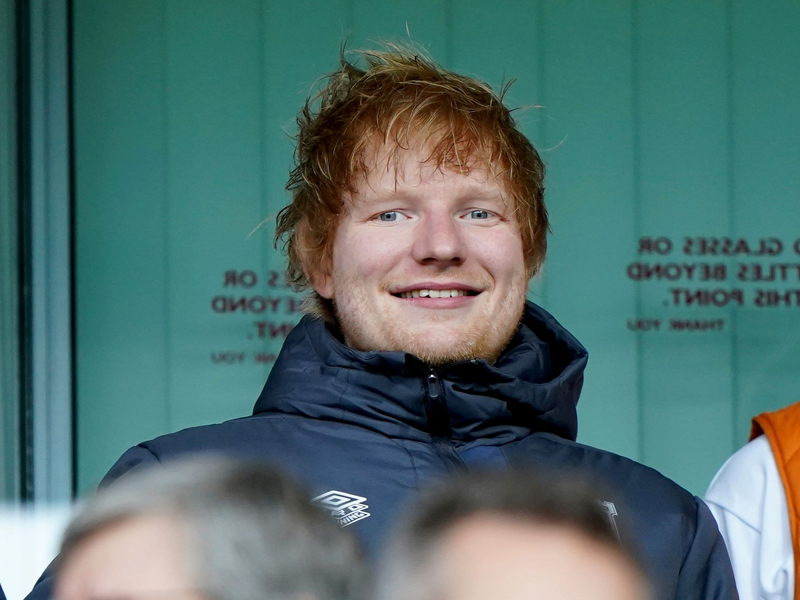 Ed Sheeran ist häufig bei Spielen seines Lieblingsvereins. - Foto: Joe Giddens/PA/dpa