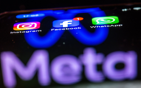 Italiens Wettbewerbshüter gehen gegen den Konzern Meta vor. (Illustration) - Foto: Jens Büttner/dpa