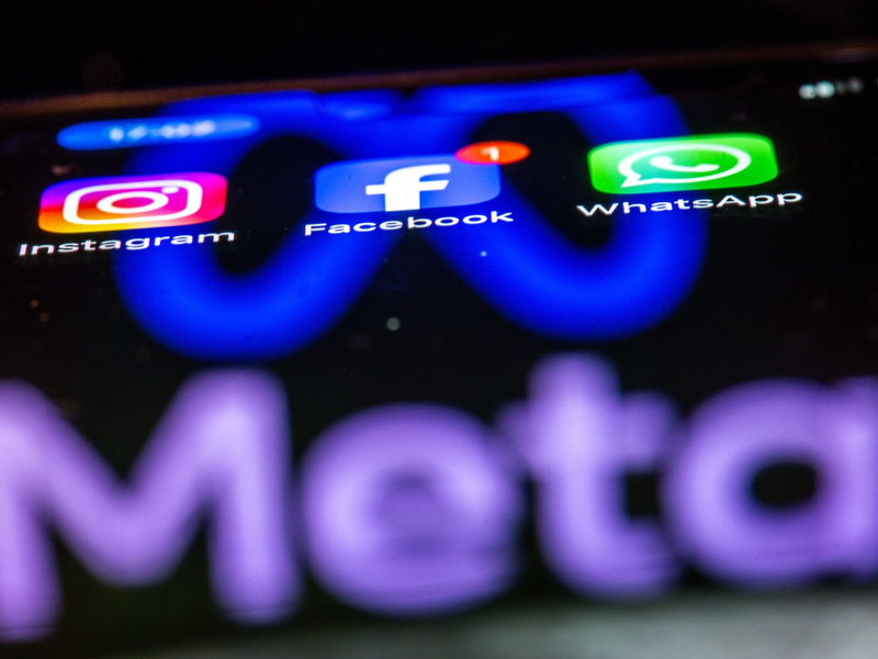 Meta will seine KI-Software Meta AI durch Nutzerdaten aus Instagram und Facebook trainieren. Verbraucherschützer wollen dagegen vorgehen. - Foto: Jens Büttner/dpa