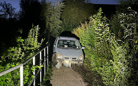 POL-HX: Wanderweg mit Straße verwechselt - betrunkener Autofahrer muss seinen Führerschein abgeben - Foto: presseportal.de