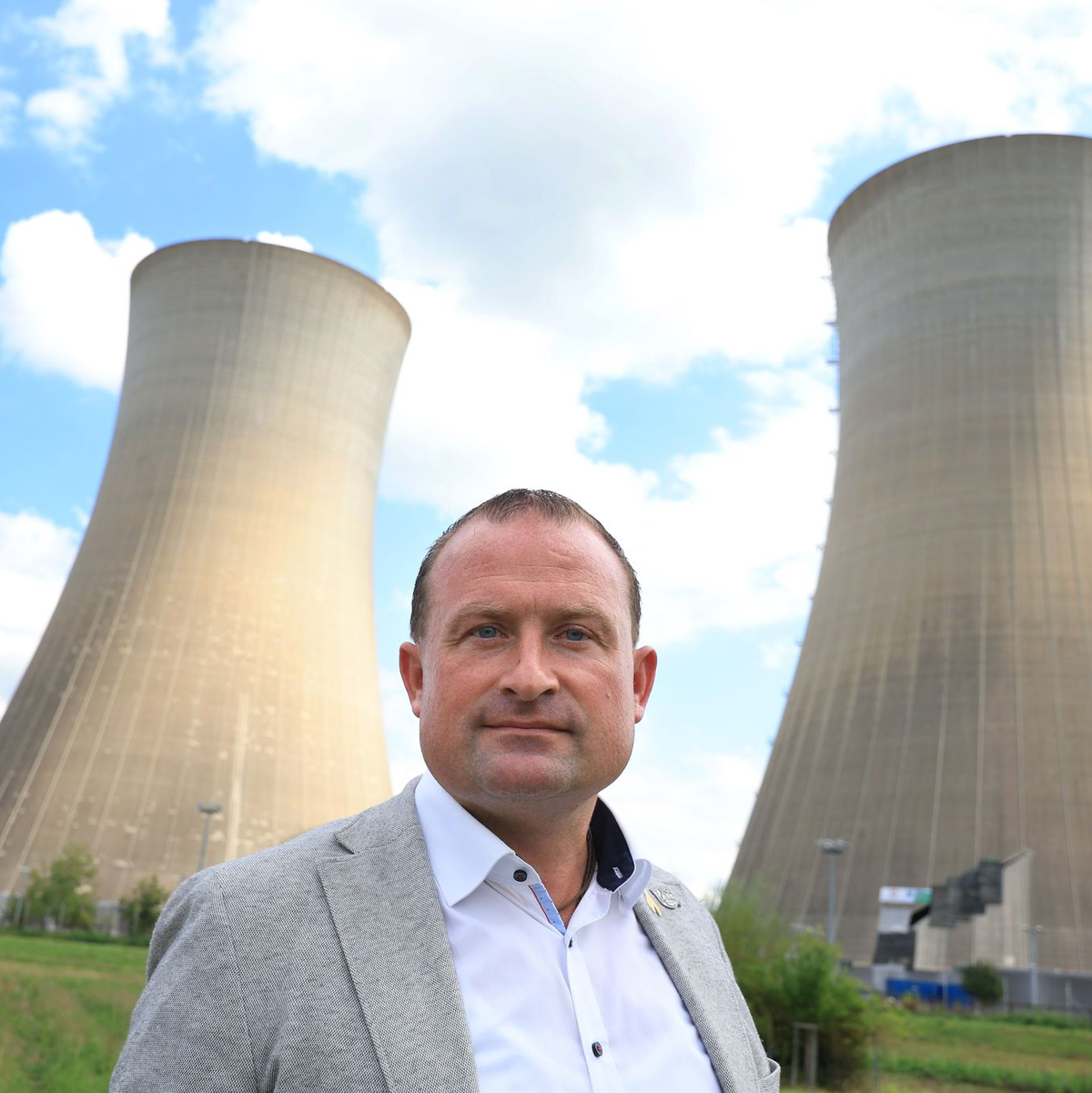 Die Kühltürme sind je 143 Meter hoch. - Foto: Karl-Josef Hildenbrand/dpa