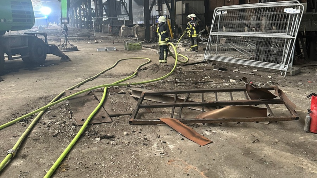 FW-MH: Unterirdischer Brand in einer Lagerhalle - Foto: presseportal.de