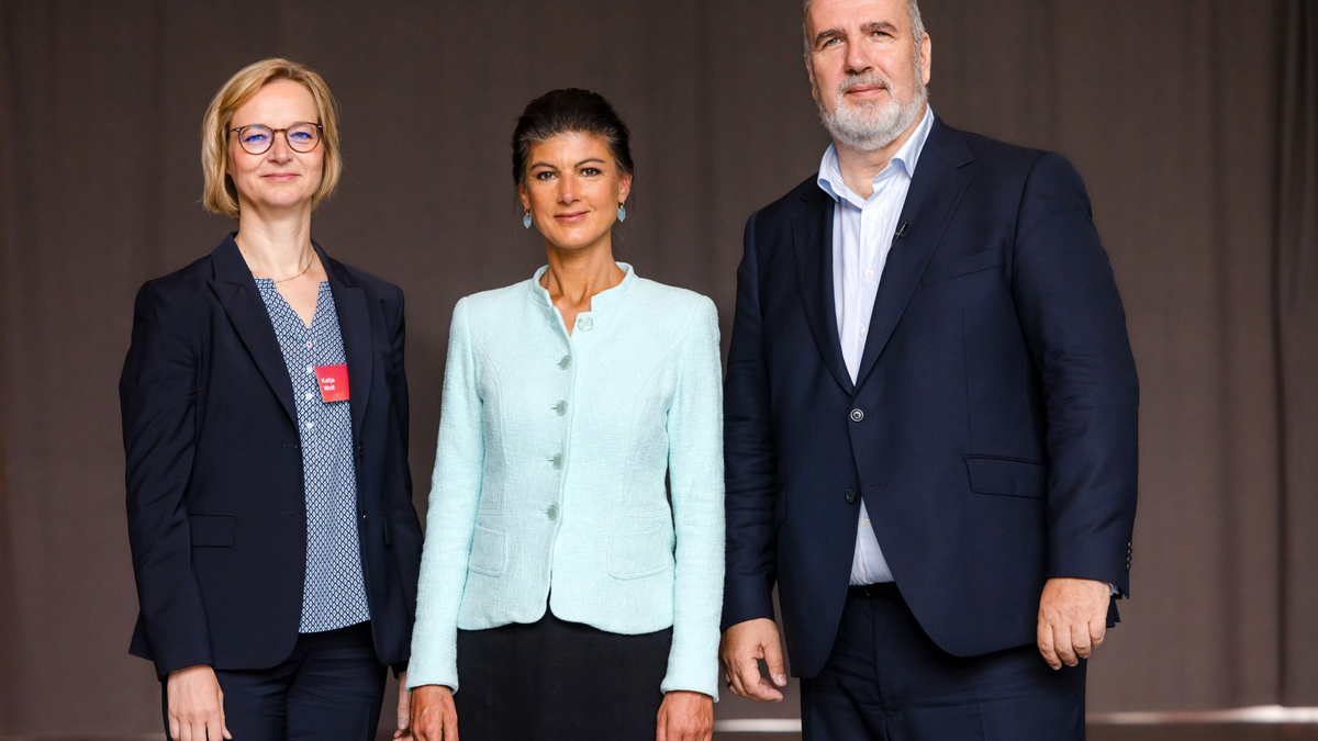 Sahra Wagenknecht (m) hat die Thüringer BSW-Spitze zuletzt hart kritisiert.  - Foto: Michael Reichel/dpa