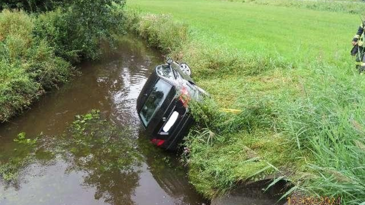 POL-OL: ++Westerstede : Verkehrsunfall mit kuriosem Verlauf und umfassenden Bergungsmaßnahmen++ - Foto: presseportal.de
