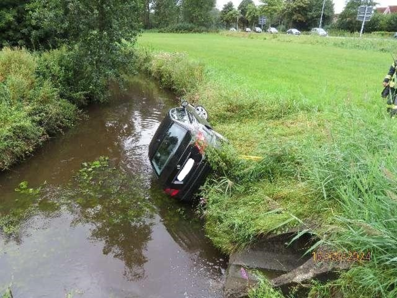 POL-OL: ++Westerstede : Verkehrsunfall mit kuriosem Verlauf und umfassenden Bergungsmaßnahmen++ - Foto: presseportal.de