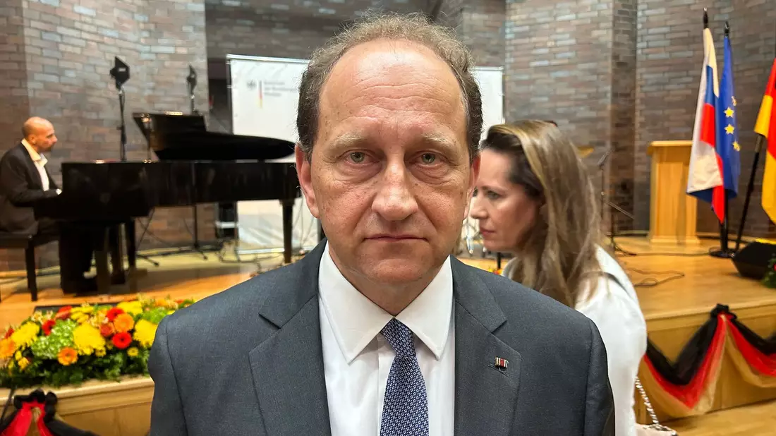 Deutschlands Botschafter in Moskau, Alexander Graf Lambsdorff, hat im Außenministerium in Moskau eine Protestnote erhalten, weil in Rostock ein Marinequartier zur Stärkung der Nato-Ostflanke eröffnet wurde. (Archivbild) - Bild: Ulf Mauder/dpa