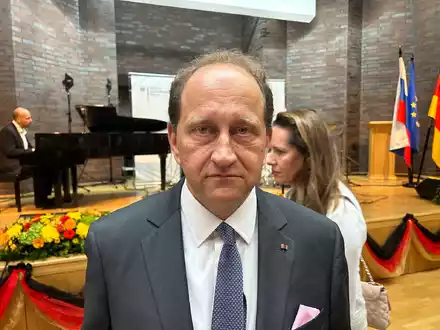 Der deutsche Botschafter in Moskau, Alexander Graf Lambsdorff, kritisiert bei seiner Einbestellung ins russische Außenministerium den Angriffskrieg gegen die Ukraine. (Archivbild) - Foto: Ulf Mauder/dpa