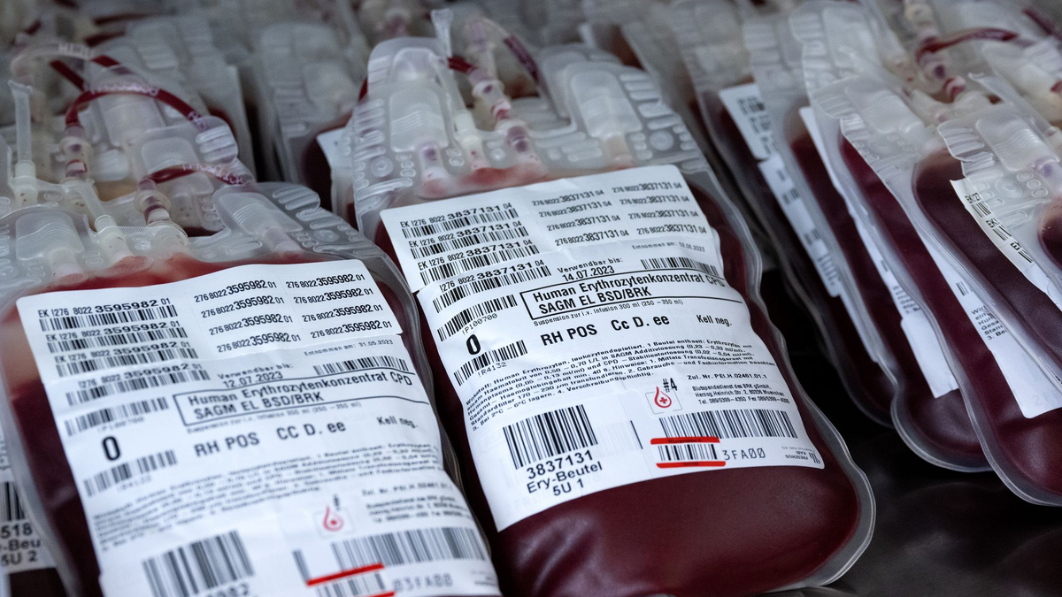 Blutmangel in Deutschland: Bereits zwei Spenden jährlich könnten helfen. (Archivbild) - Foto: Sven Hoppe/dpa