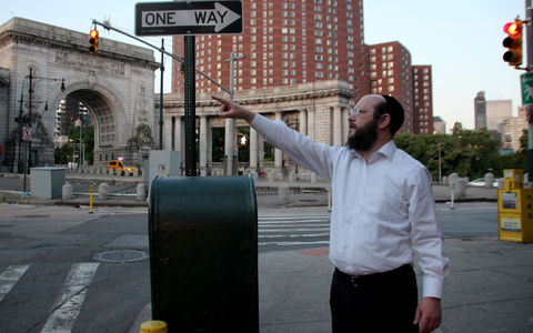 Rabbiner Moshe Tauber ist der Hausmeister des Eruvs. - Foto: Christina Horsten/dpa