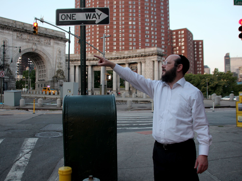 Rabbiner Moshe Tauber ist der Hausmeister des Eruvs. - Foto: Christina Horsten/dpa