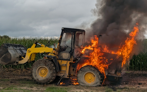 FW-KLE: Brand einer Radladers - Foto: presseportal.de