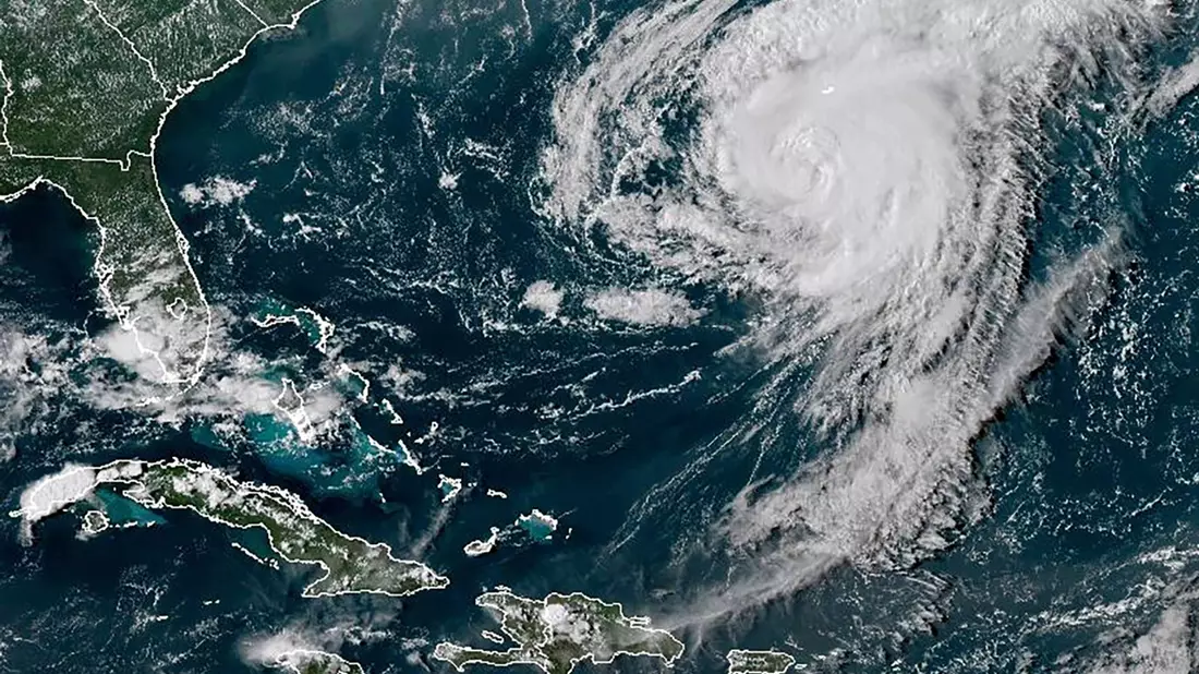  Hurrikan «Ernesto» ist auf Bermuda getroffen. - Bild: NOAA/AP/dpa