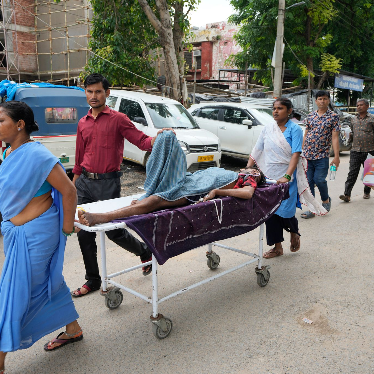 Krankenhäuser wiesen Patienten angesichts des Streiks ab. - Foto: Rajesh Kumar Singh/AP/dpa
