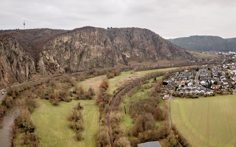 Ein 26-jähriger Mann ist beim Klettern am Rotenfelsmassiv bei Bad Münster in die Tiefe gestürzt und gestorben. (Symbolbild) - Foto: Thomas Frey/dpa