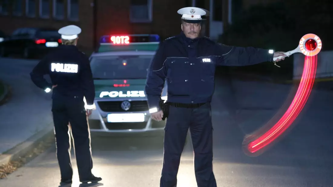 POL-ME: Im Grünstreifen gelandet - Ratingen - 2408067 - Bild: presseportal.de