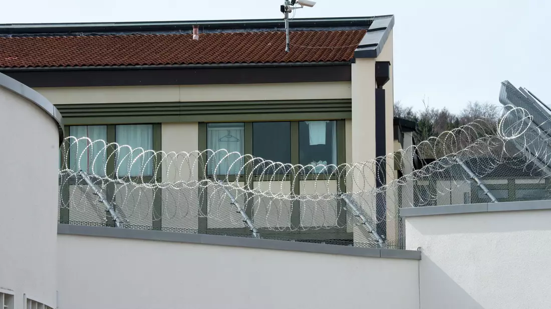 Die Geflohenen gelten laut Polizei als «gefährlich. (Symbolbild) - Bild: picture alliance / dpa