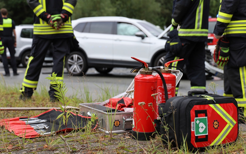 FW Hambühren: Verkehrsunfall auf L310 fordert in Gemeinde Hambühren drei Schwerverletzte / Großaufgebot an Rettungskräften im Einsatz - Foto: presseportal.de