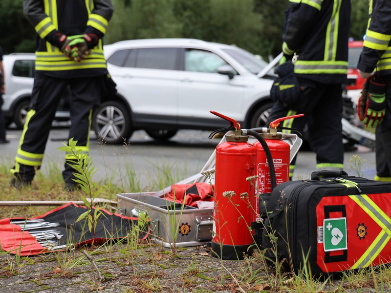 FW Hambühren: Verkehrsunfall auf L310 fordert in Gemeinde Hambühren drei Schwerverletzte / Großaufgebot an Rettungskräften im Einsatz - Foto: presseportal.de