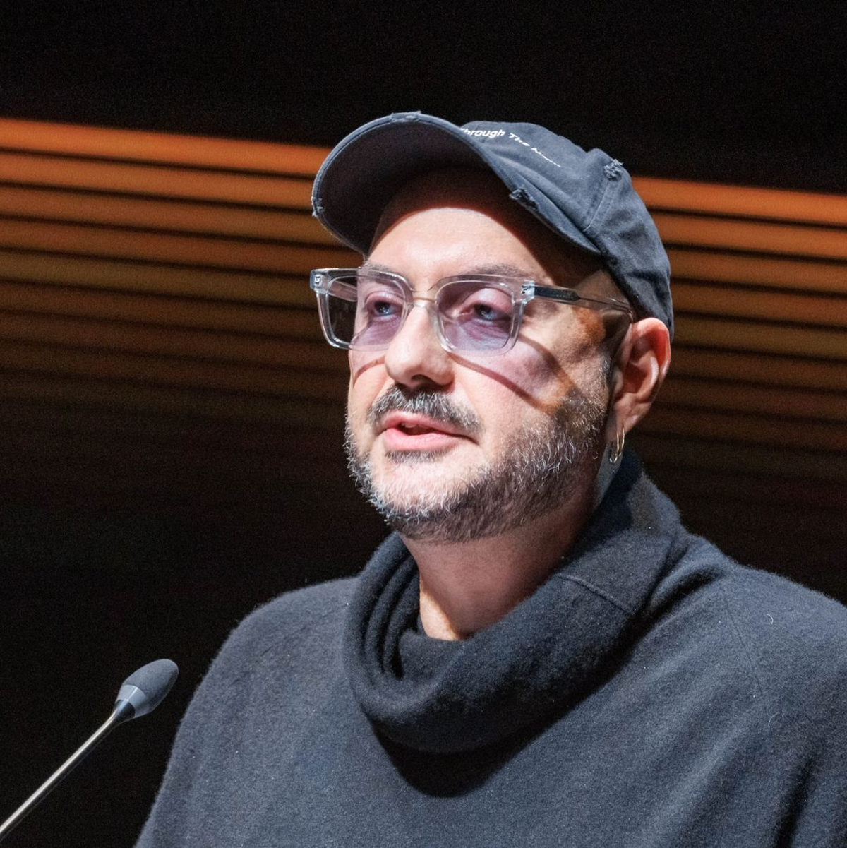 Der russische Exil-Regisseur Kirill Serebrennikow wurde in seiner Heimat verfolgt und feiert in Deutschland Erfolge. Archivbild - Foto: Markus Scholz/dpa