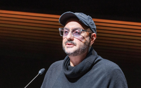 Der russische Exil-Regisseur Kirill Serebrennikow wurde in seiner Heimat verfolgt und feiert in Deutschland Erfolge. - Foto: Markus Scholz/dpa