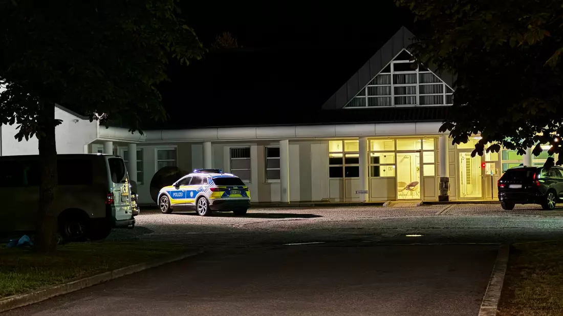 Aus dem Bezirkskrankenhaus im bayerischen Lerchenhaid sind vier Insassen geflohen. - Bild: Hartl/vifogra/dpa