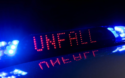 Ein Unfall auf der Bundesstraße 6 kostet vier Menschen das Leben. (Symbolbild) - Foto: Monika Skolimowska/dpa-Zentralbild/dpa