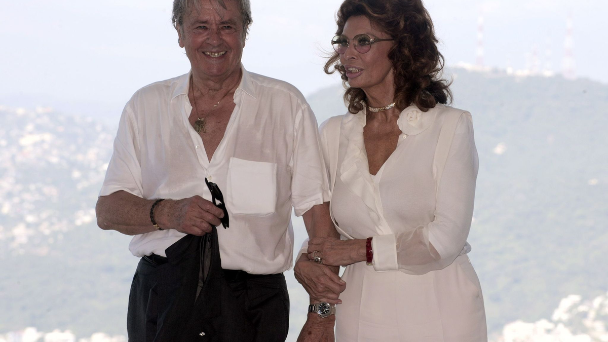 Alain Delon und Sophia Loren waren oft bei gemeinsamen öffentlichen Auftritten zu sehen. - Foto: Jesús Espinosa/EFE/dpa