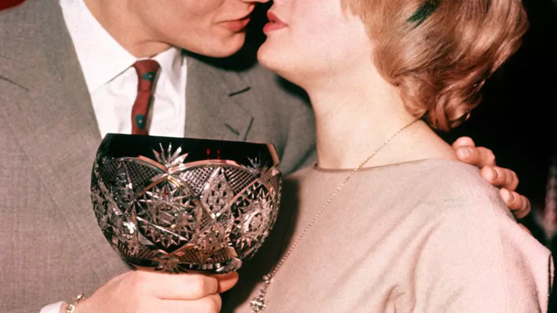 Delon und Schneider verliebten sich - und galten als Traumpaar. (Foto - Archiv) - Bild: Georg Göbel/dpa