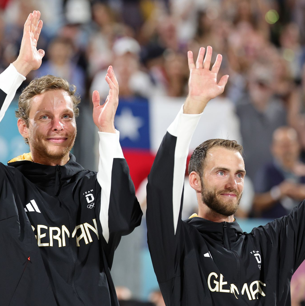 Nach Platz zwei bei Olympia sind Nils Ehlers (l) und Clemens Wickler auch bei der EM erfolgreich.  - Foto: Rolf Vennenbernd/dpa
