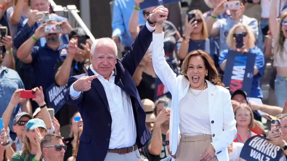 Für Harris und Walz dürften die kommenden Tage turbulent werden: Erst tourt das Demokraten-Duo durch den Swing State Pennsylvania, dann beginnt in Chicago der Parteitag. (Archivbild) - Bild: Charles Rex Arbogast/AP