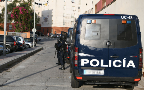 Die spanische Polizei leitete eine Großfahndung nach dem Maskierten ein, der einen Elfjährigen auf einem Fußballplatz erstochen hatte. - Foto: Antonio Sempere/EUROPA PRESS/dpa