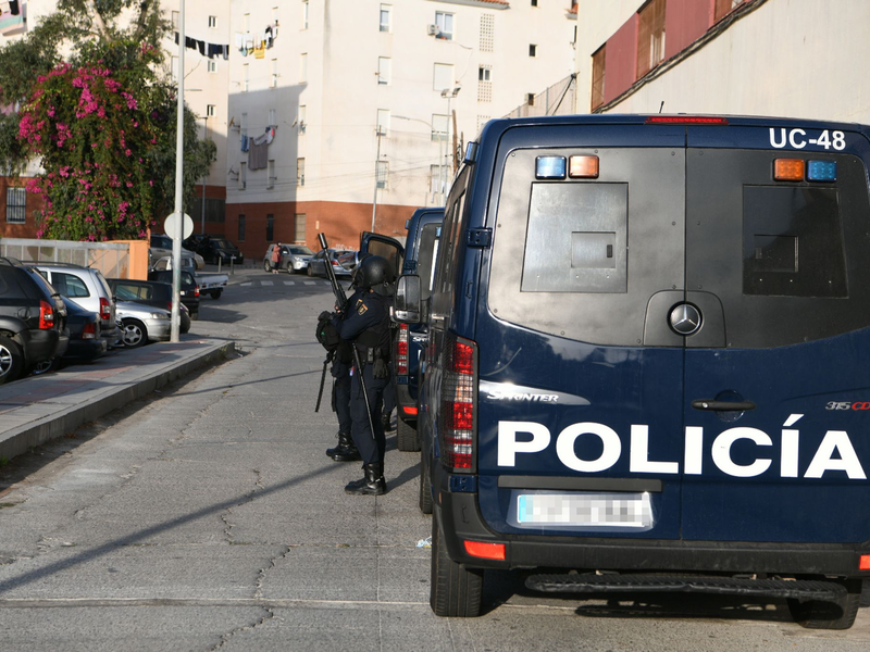 Die spanische Polizei leitete eine Großfahndung nach dem Maskierten ein, der einen Elfjährigen auf einem Fußballplatz erstochen hatte. - Foto: Antonio Sempere/EUROPA PRESS/dpa