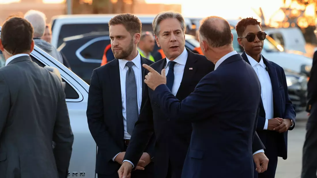 US-Außenminister Blinken soll in den geplanten Gesprächen mit Israels Premier Netanjahu unnachgiebige Positionen aufweichen. - Bild: Matt Mohatt/Pool Reuters/AP/dpa