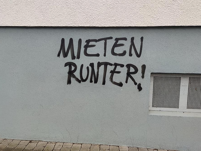 Graffiti mit Schriftzug Mieten runter (Archiv) - Foto: über dts Nachrichtenagentur