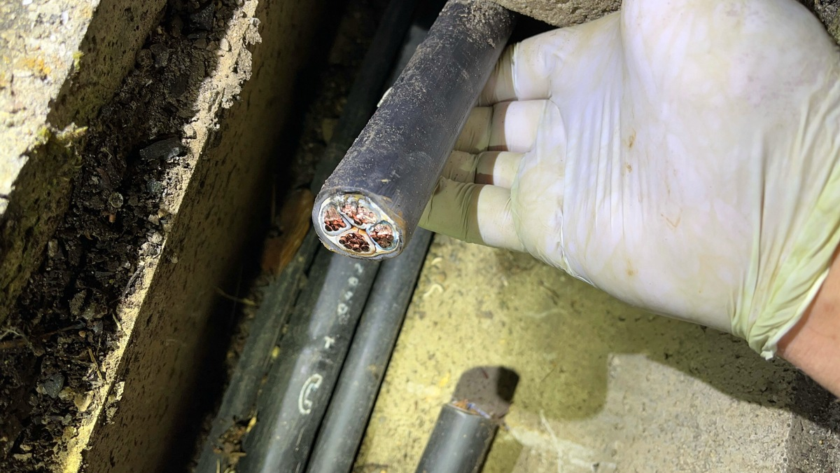 POL-AC: Kupferdiebstahl an Bahngleisen - Tatverdächtige auf frischer Tat er-tappt - Foto: presseportal.de