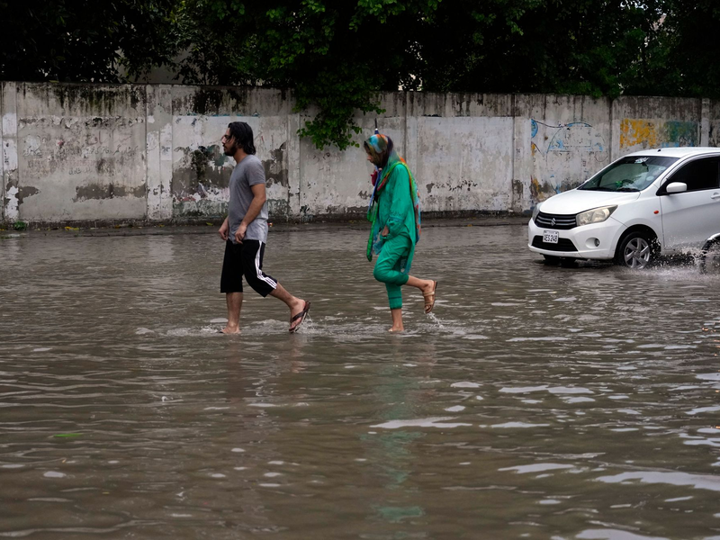 In Pakiston sind nach Monsunregenfällen bislang mehr als 200 Menschen gestorben. (Archivbild) - Foto: K.M. Chaudary/AP/dpa