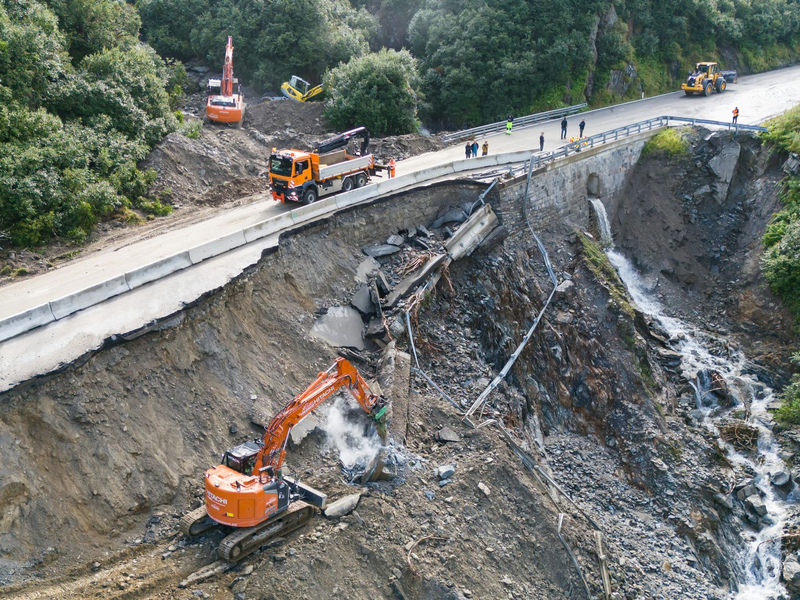 Die Arlbergstraße wurde in einem Unwetter schwer beschädigt. (Foto: Archiv) - Foto: Bernd Hofmeister/APA/dpa